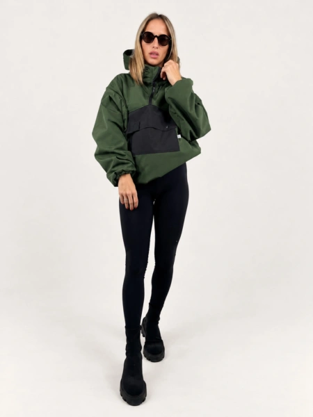Dámská bunda "SKIPPY ZIMNÍ PRO" khaki na modelce, hlavní fotografie.