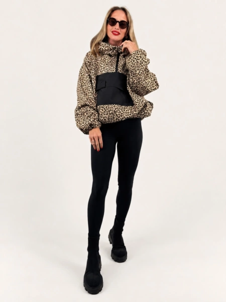 Dámská bunda "SKIPPY ZIMNÍ PRO" leopard MINI na modelce, hlavní fotografie.